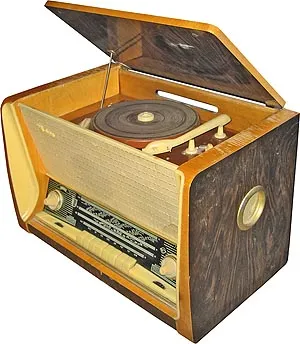 Radiograme ale URSS în muzeu (Muzeul de lucruri vechi) URSS gramofon într-un muzeu