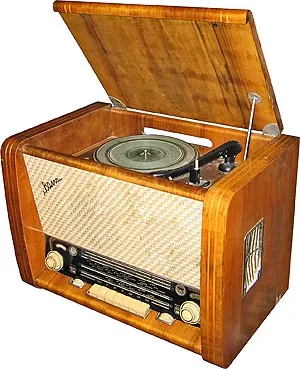Radiograme URSS în muzeu (recuzita pentru închiriere) URSS gramofon într-un muzeu