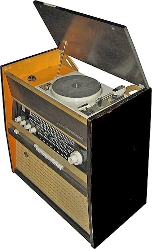 Radiograme ale URSS în muzeu (de articole de uz casnic sovietice) URSS gramofon într-un muzeu