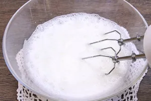 Rețetă luxuriantă și delicios tort pas cu pas biscuit cu fotografii