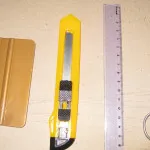 Banda adeziva pentru baie si alege lipirea