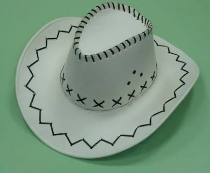 pălărie de cowboy cu mâinile din hârtie sau carton pentru un băiat sau fată, foto și video