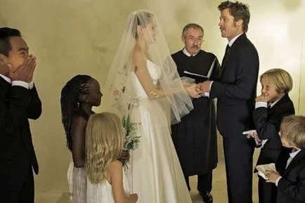 Jolie si Pitt poveste despre nunta ceremonie în fotografie (a fii mai mari Meddoks Paks) Jolie si Pitt poveste despre nunta ceremonie în fotografie