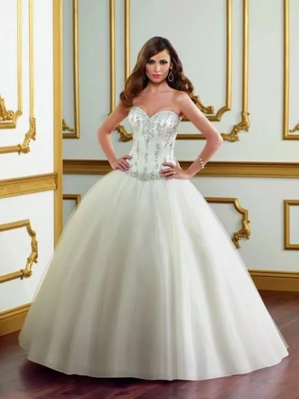 Cristale, margele, pietre Swarovski - elemente elegante ale unei rochii de mireasa