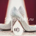 pantofi de nunta cu tocuri înalte - și alegerea fotografiei mireasa