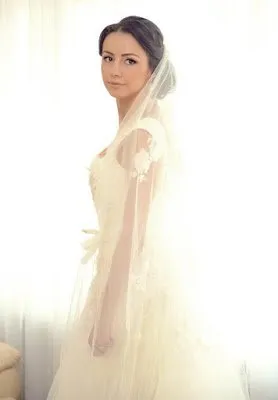 Coafuri de mireasa cu tiara si voal imagine cele mai frumoase mirese (cum coafuri costum) Coafuri de mireasa cu tiara si voal imagine cele mai frumoase mirese