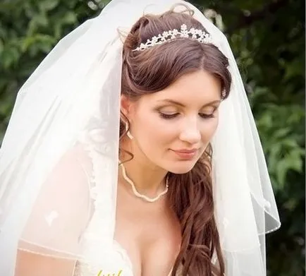 Coafuri de mireasa cu tiara si voal imagine cele mai frumoase mirese (cum coafuri costum) Coafuri de mireasa cu tiara si voal imagine cele mai frumoase mirese