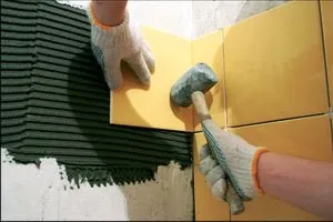 De stabilire gresie în bucătărie, renovat bucătărie cu mâinile