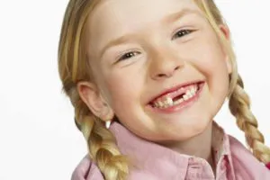 Scoaterea unui dinte copil într-un copil fără lacrimi - acasă și la dentist (copii) Scoaterea unui dinte copil într-un copil fără lacrimi - acasă și la dentist