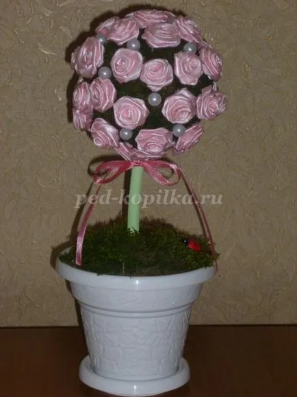 Topiary cu flori de panglici de satin