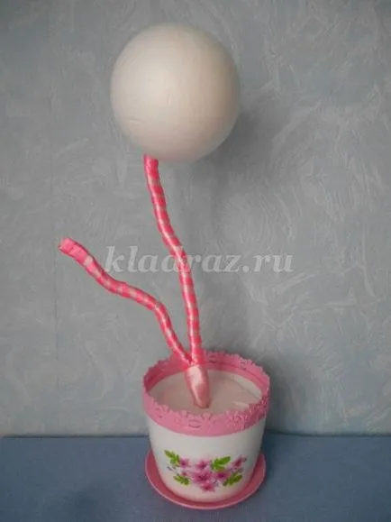 Topiary cu flori de panglici de satin cu pas cu pas fotografii