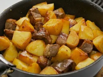 Duck cu cartofi delicioase și rețete simple,