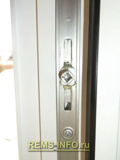 Instalarea de usi din plastic cu mâinile lor, ușa (e) Instalarea de usi din plastic cu mâinile lor, ușa