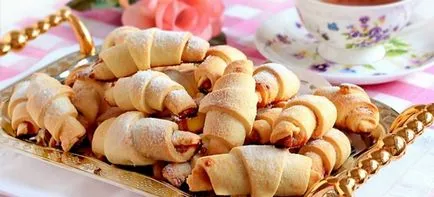 Coacerea cu smantana - Retete pentru briose, covrigi, sarlota, prăjituri și produse de patiserie pentru placinta (cremă) Coacerea cu smantana - Retete pentru briose, covrigi, sarlota, prăjituri și aluat pentru plăcintă