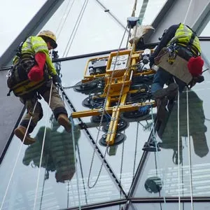 fatade din sticla pătate asamblare construcții din aluminiu
