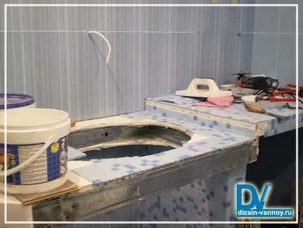 blat rezistent la apă în baie cu mâinile lor Plasterboard