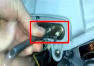 Înlocuirea PETN într-o mașină de spălat (înlocuirea PETN în mașina de spălat ca schimbarea pentru a înlocui elementul de încălzire) Înlocuirea PETN într-o mașină de spălat