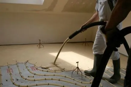 Vărsarea materiale podea caldă și tehnologie de lucru