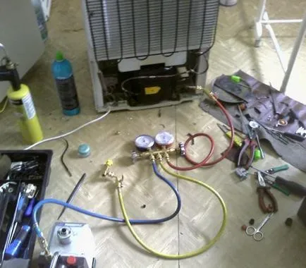 Umplerea freon frigider cu mâinile lor, cum să găsească scurgeri în casă, sezonul