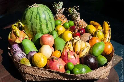 Fructe precum