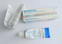 Negi pe buze ea