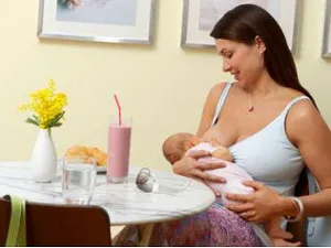 Că nu ar trebui să aibă o mamă care alăptează Că nu ar trebui să aibă o mamă care alăptează