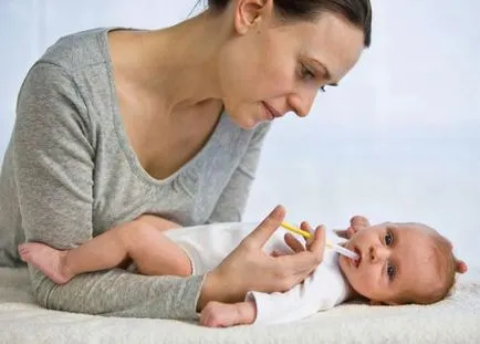 Că nu ar trebui să aibă o mamă care alăptează