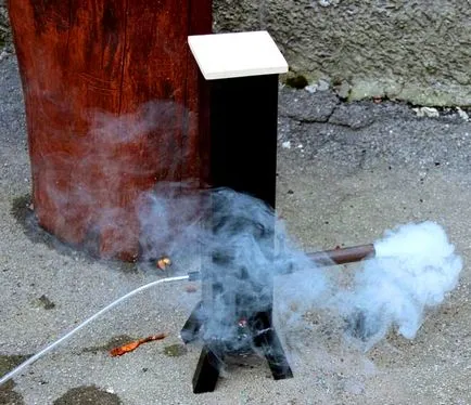 generator de fum cu mâinile lor