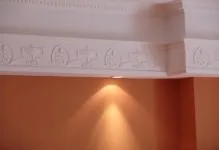 Cum să clei muluri tavane din colțuri