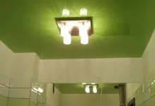 Cum la tavan în baie Cum la tavan în baie