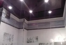 Cum la tavan în baie
