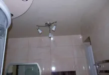 Cum la tavan în baie