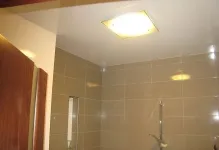 Cum la tavan în baie Cum la tavan în baie