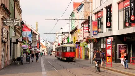 În timp ce în străinătate