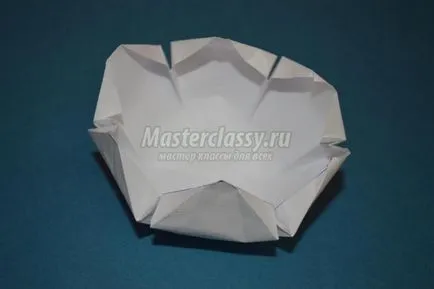 Cum de a face un crin dintr-o hârtie Cum de a face un crin dintr-o hârtie