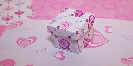 Ce cutie cu mâinile lor
