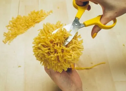 Cum de a face POM-POMS din fire Cum de a face POM-POMS din fire
