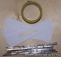 Compusul arc cu mâinile lor Compusul arc cu mâinile lor