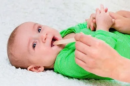 gâtul copilului de a face roșu
