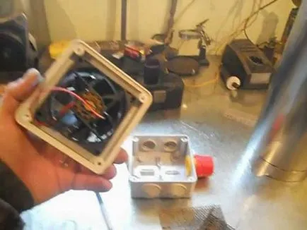 generator de fum cu mâinile lor