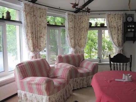 Decoratiuni pentru perdele cu mâinile Decoratiuni pentru perdele cu mâinile