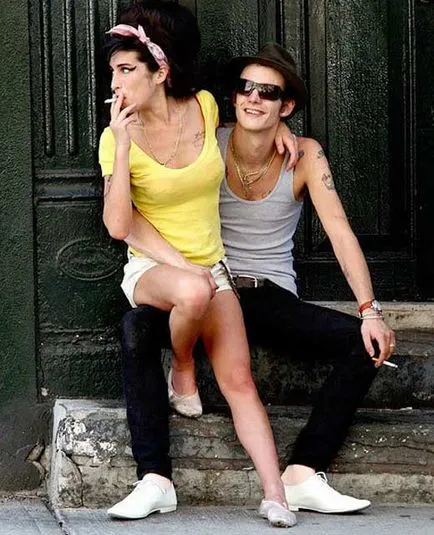 Din ceea ce a murit Amy Din ceea ce a murit Amy