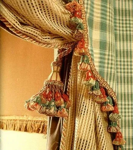 Decoratiuni pentru perdele cu mâinile