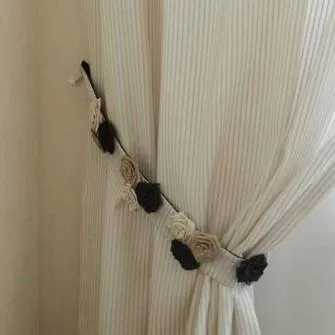 Decoratiuni pentru perdele cu mâinile Decoratiuni pentru perdele cu mâinile