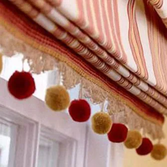 Decoratiuni pentru perdele cu mâinile Decoratiuni pentru perdele cu mâinile