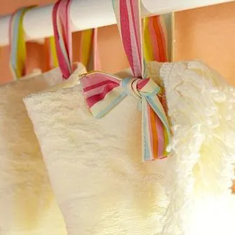 Decoratiuni pentru perdele cu mâinile Decoratiuni pentru perdele cu mâinile