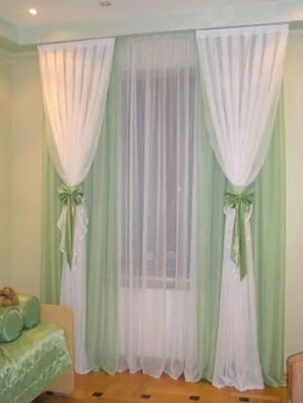 Decoratiuni pentru perdele cu mâinile Decoratiuni pentru perdele cu mâinile