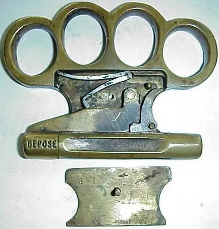 Knuckles ca o armă corp la corp