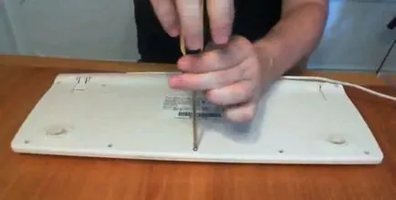 tastatura iluminata cu mâinile tastatura iluminata cu mâinile