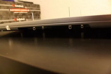 tastatura iluminata cu mâinile tastatura iluminata cu mâinile